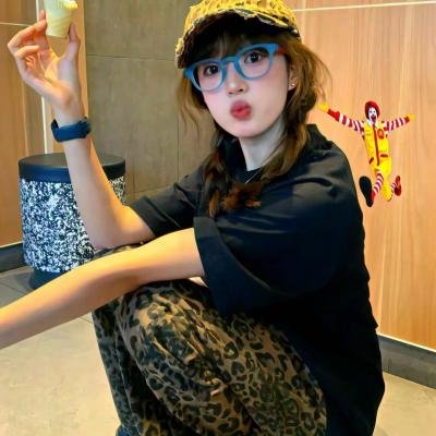 跟我拼爹，我爸是龙皇